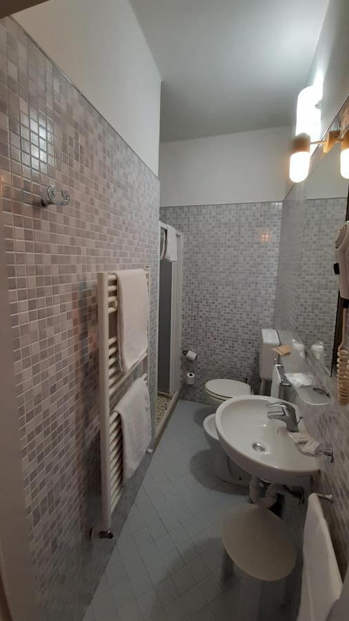 Albergo Moderno Лукка Экстерьер фото